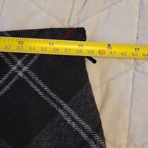 Eddie Bauer Short Skirt Women's 4 Black Gray Red Plaid Wool Y2K Dark Academia - Picture 7 of 9